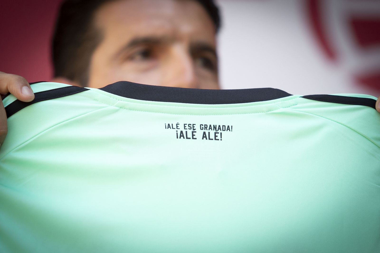 Así son las nuevas camisetas del Granada CF