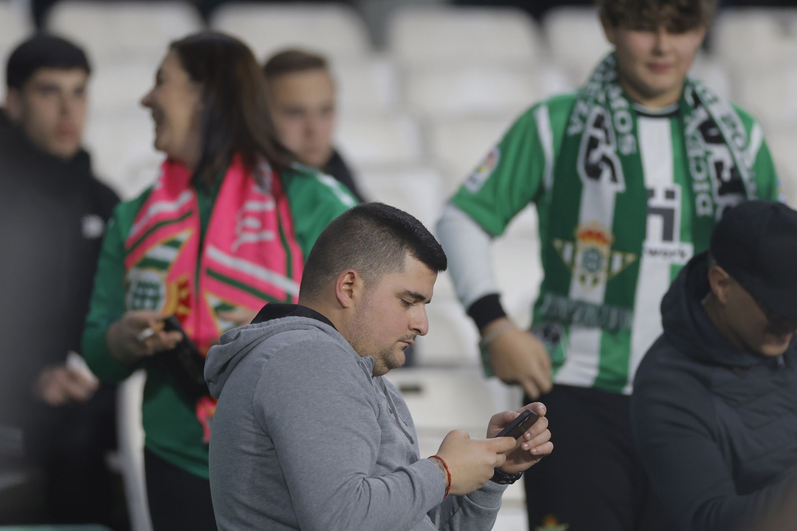 Búscate en las fotos del Betis-Barcelona
