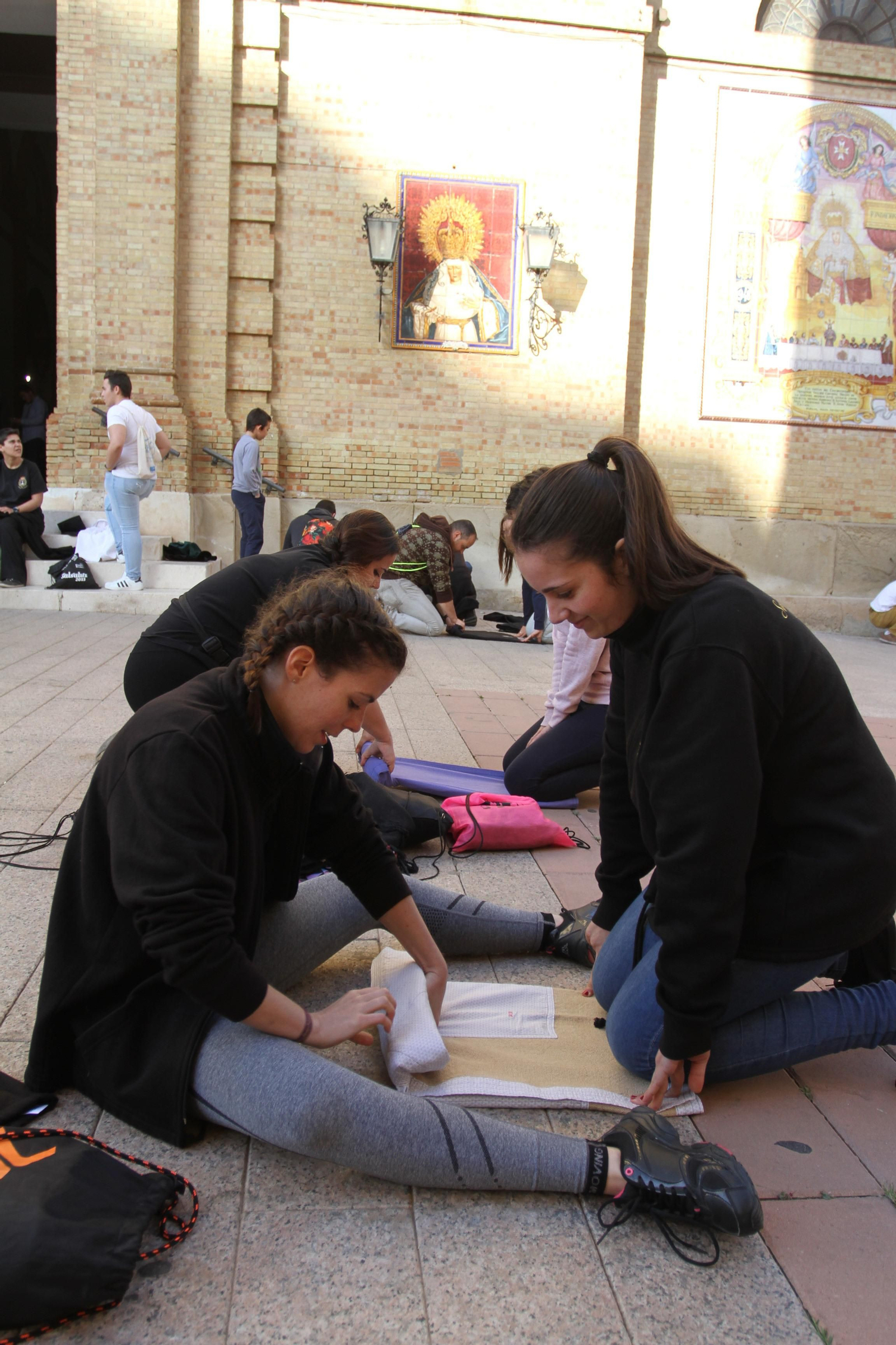 El ensayo de la cuadrilla de mujeres de la Hermandad del Santo Entierro, en imágenes