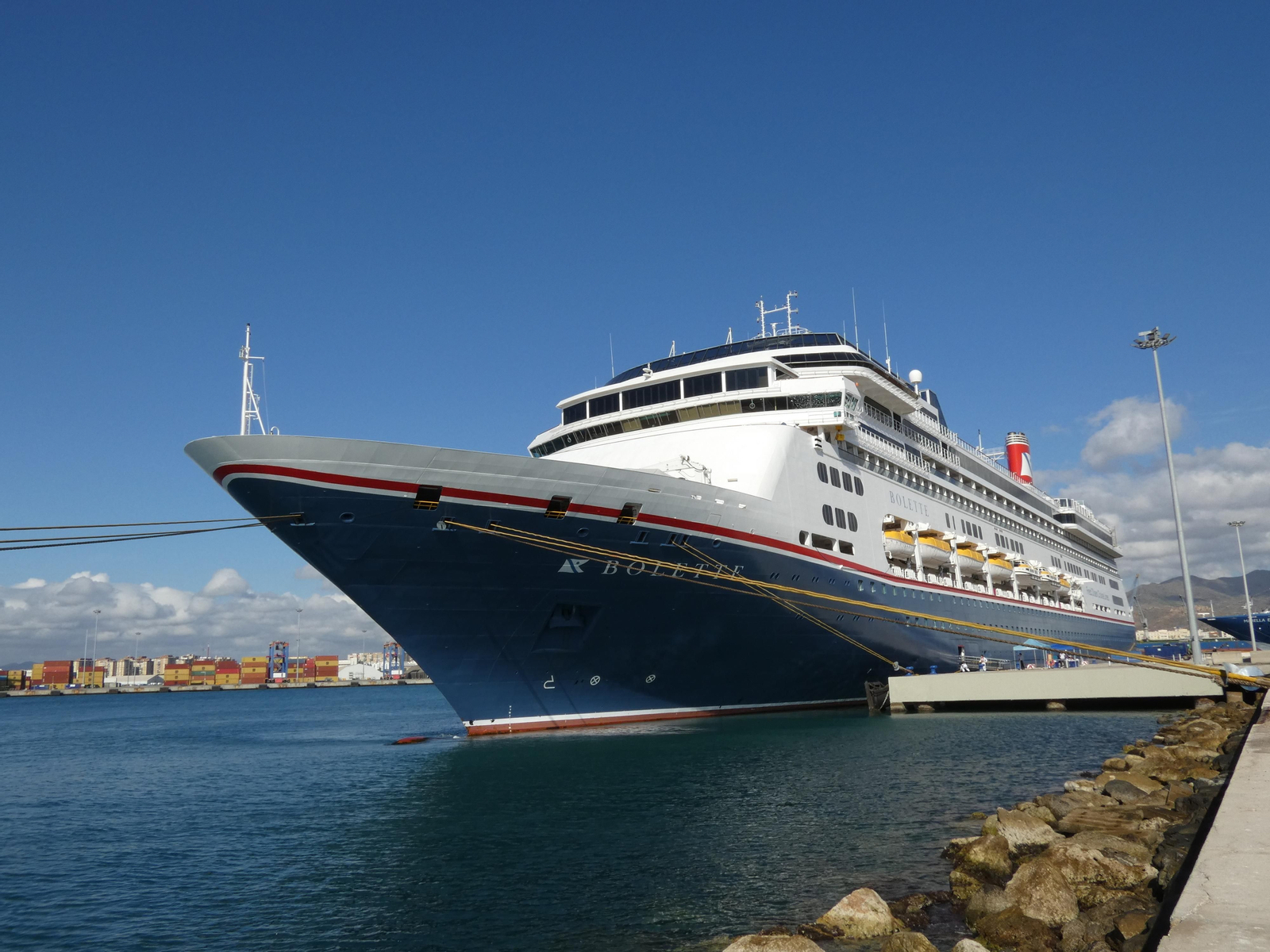 Buque de crucero 'Bolette', el único barco de turistas programado para febrero en el puerto de Málaga. Buque de crucero 'Bolette', el único barco de turistas programado para febrero en el puerto de Málaga.