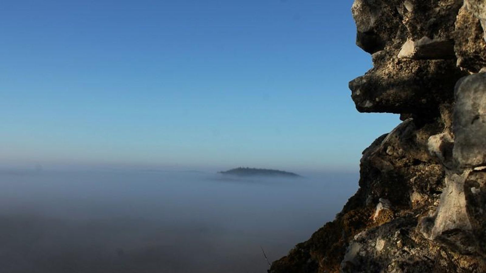 Perspectiva desde el castillo del Berroquejo. Camino de la Trocha