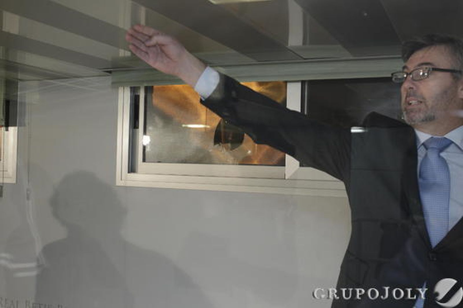 El consejo sale del estadio escoltado