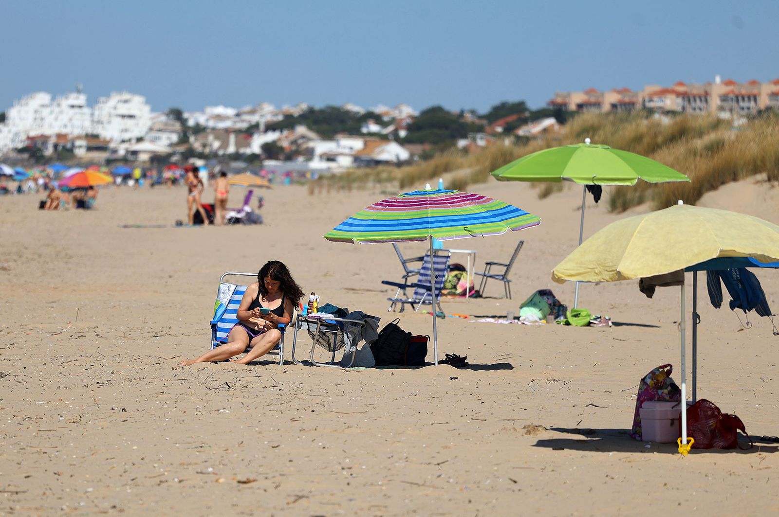 Imágenes del ambiente en las playas de Huelva durante la mañana