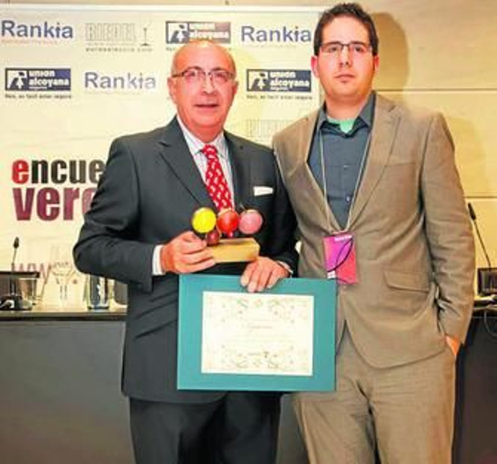 El enólogo de González Byass (i) en la última entrega de los premios Verema.