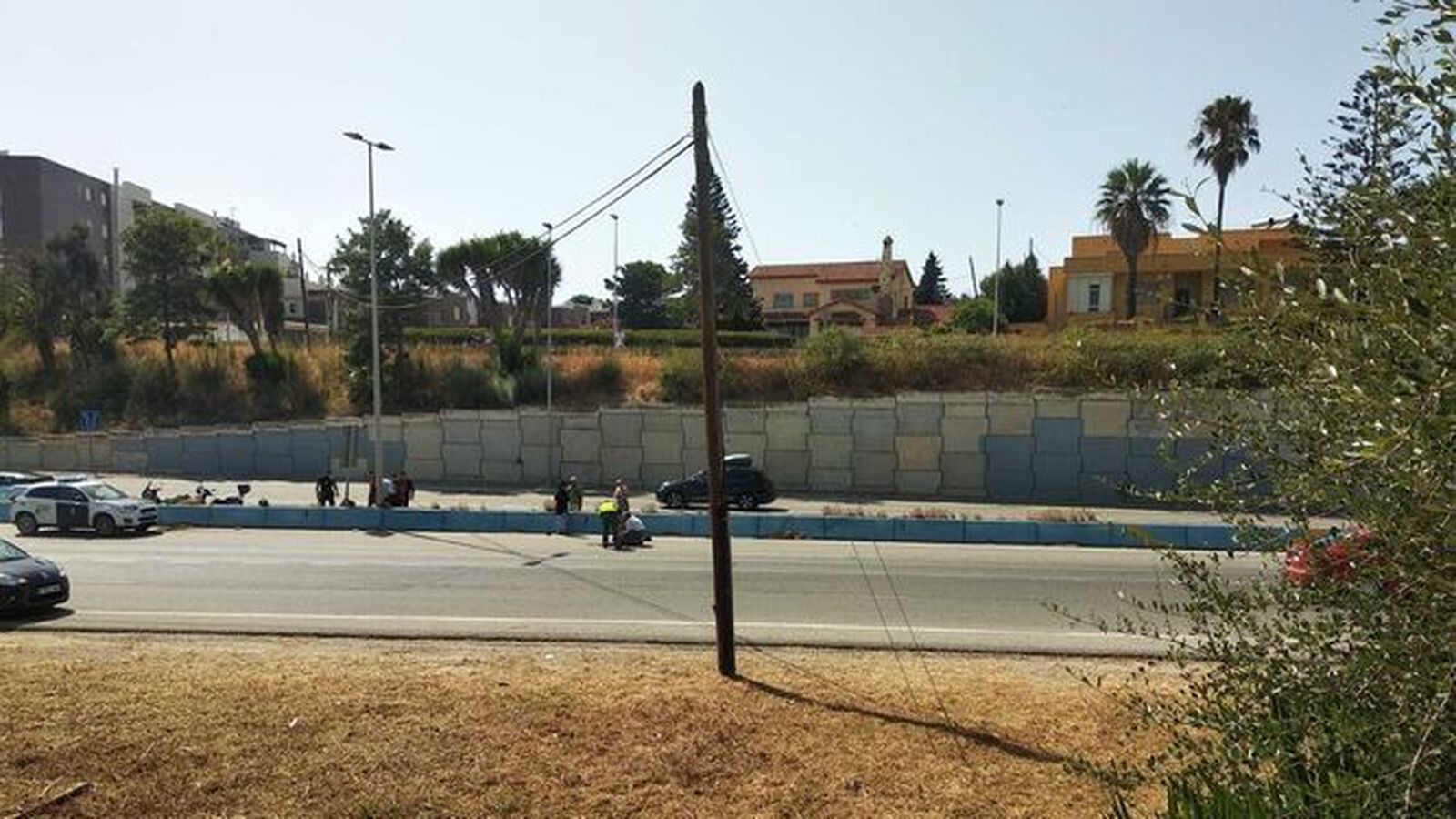 Atención de las víctimas en el lugar del accidente.