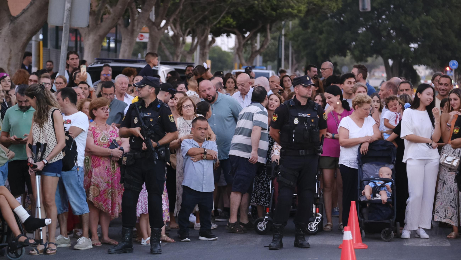 El pregón de la Feria de Almería 2025 y el encendido de la portada, en imágenes