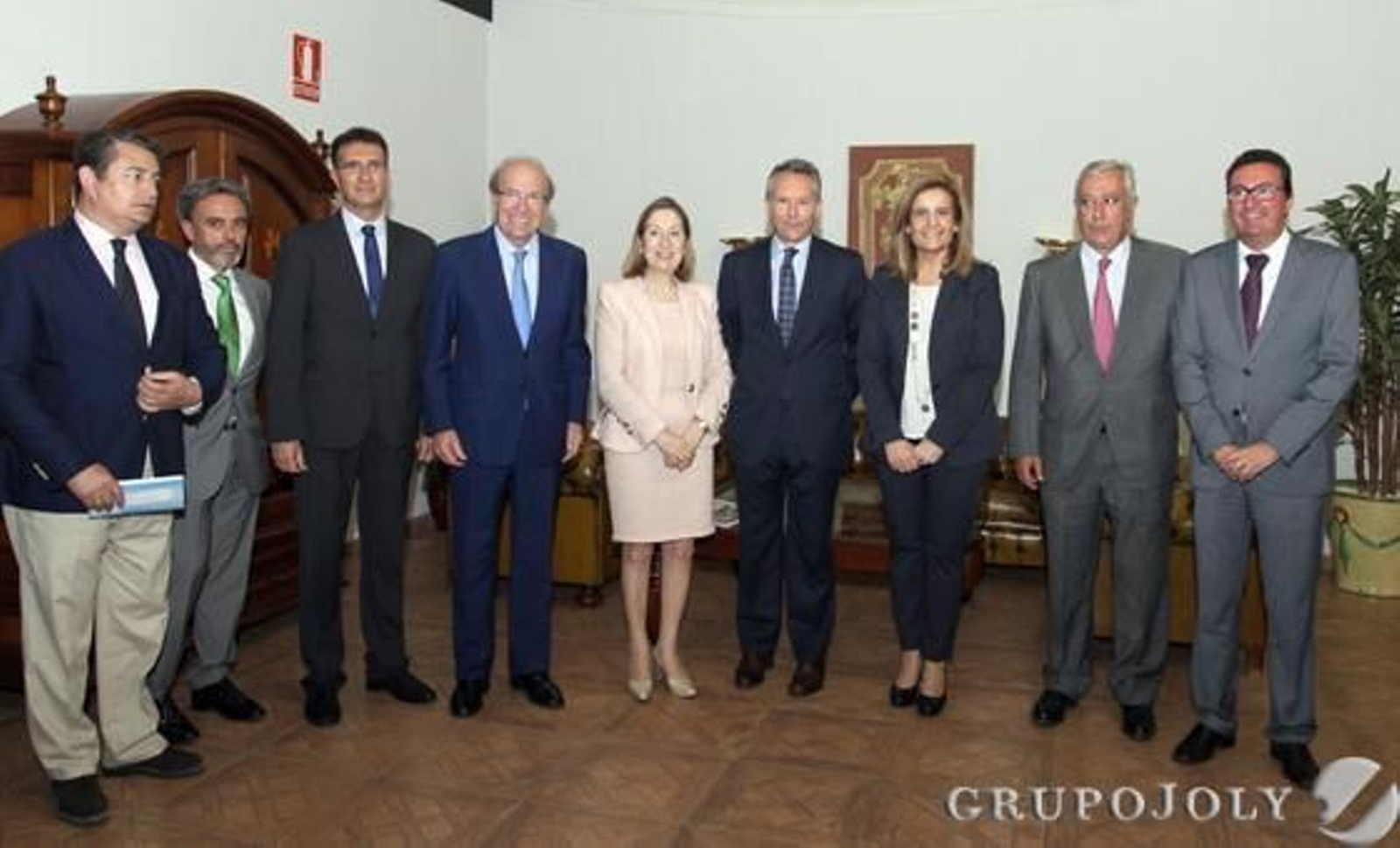 Antonio Sanz, Manuel Contreras, Javier Chaparro, Pedro Rodríguez, Ana Pastor, José Joly, Fátima Báñez, Javier Arenas y Manuel Andrés González.

Foto: Canterla/Josue Correa /Alberto Dominguez