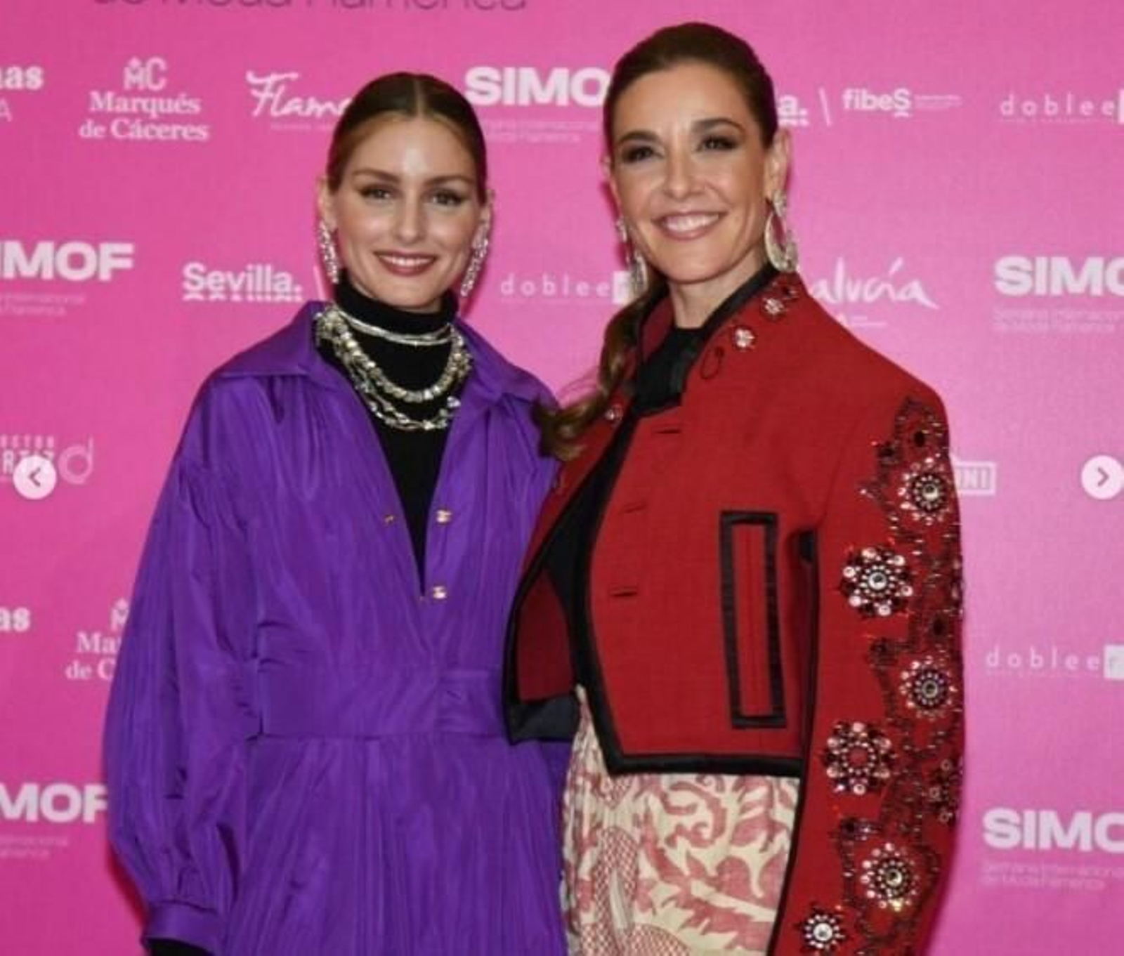 Olivia Palermo coincidió en el desfile de Sara de Benítez con Raquel Sánchez Silva, vestida con un total look de Palomo Spain
