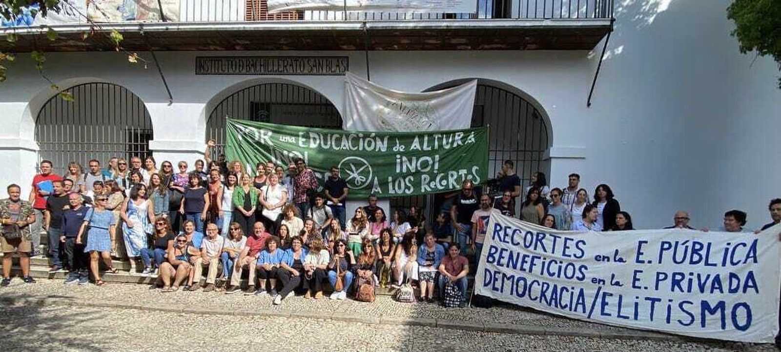 Concentración esta mañana de la comunidad educativa del IES San Blas en Aracena