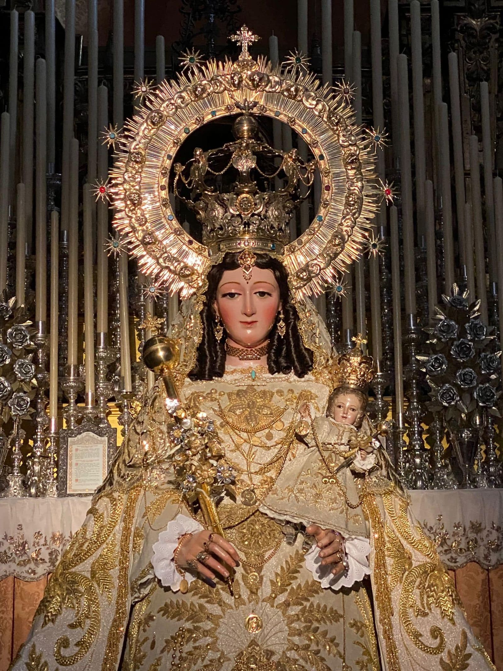 La talla de la Virgen de los Remedios en su iglesia
