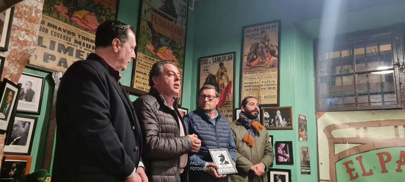 José Manuel Rodríguez , Juan Alfonso Romero, Antonio Ramírez y Juan Garrido, en el Tabanco El Pasaje. José Manuel Rodríguez , Juan Alfonso Romero, Antonio Ramírez y Juan Garrido, en el Tabanco El Pasaje.