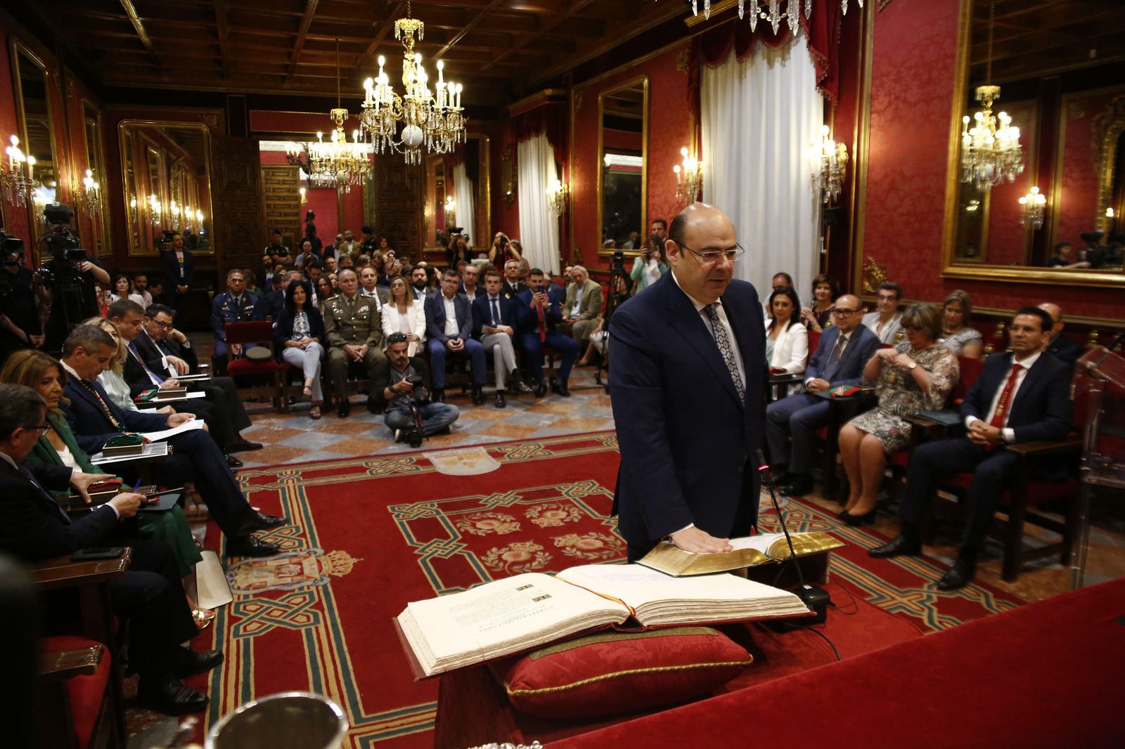 Las imágenes de la jornada de constitución del Ayuntamiento de Granada