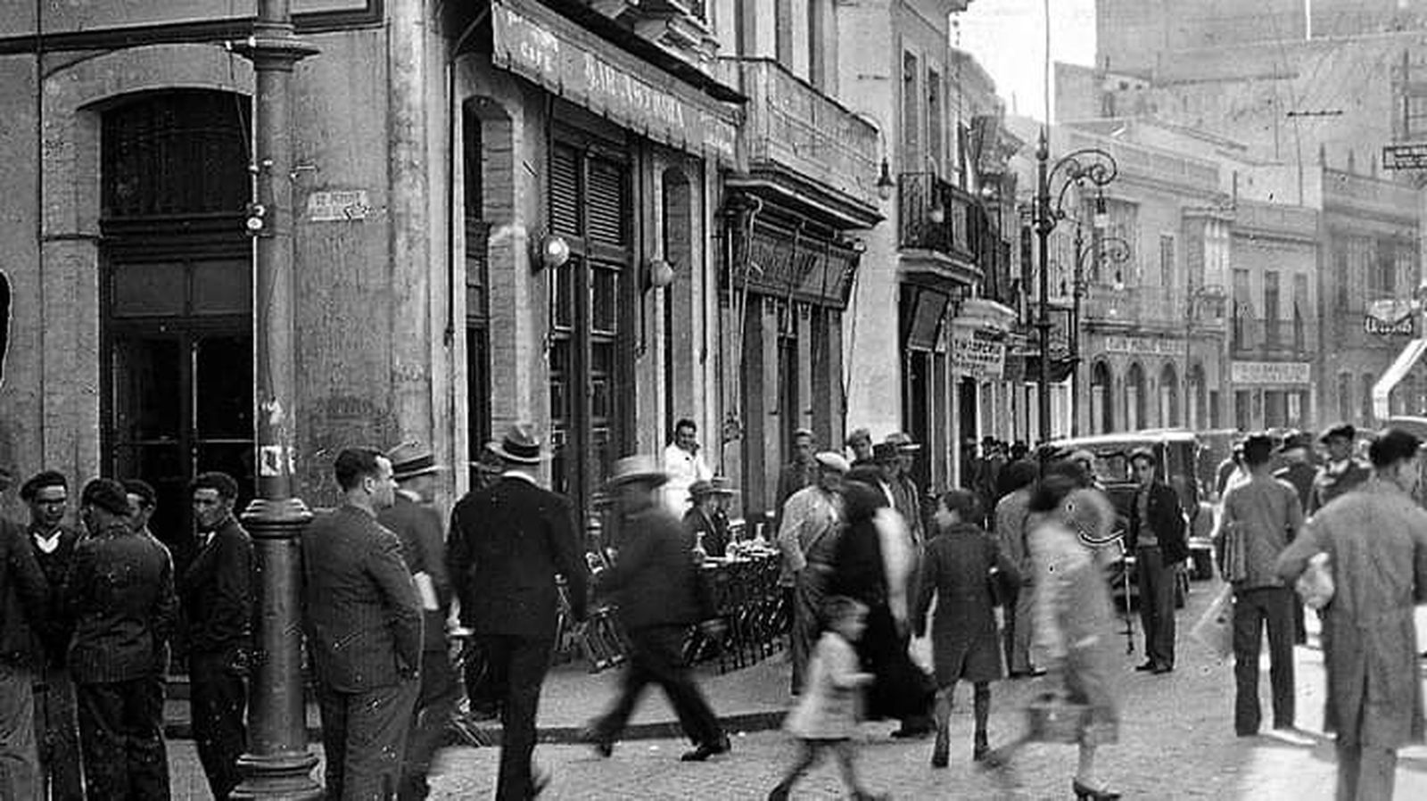 Bar Astoria en la esquina con la calle Bocas.