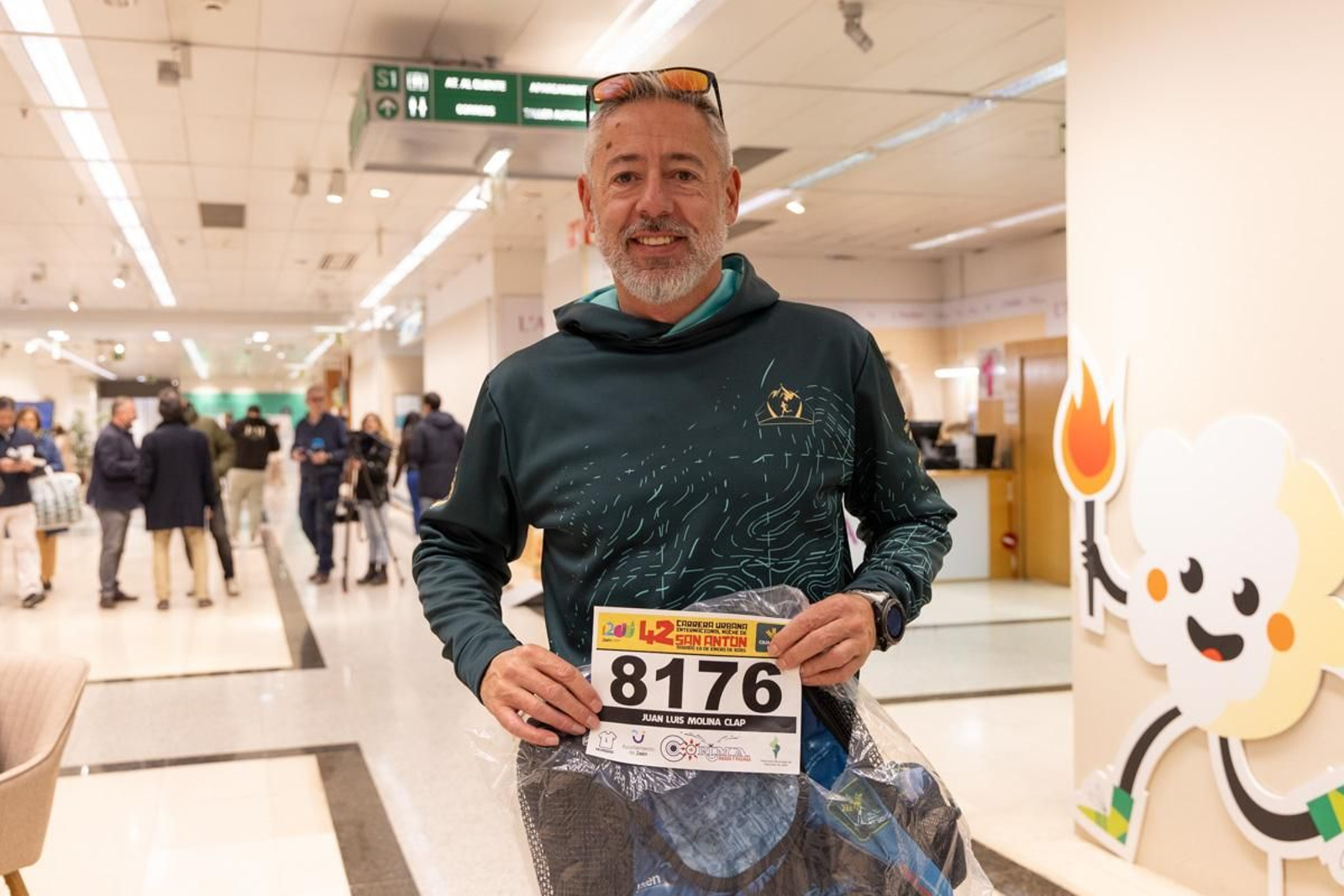 En imágenes: buen ritmo en el inicio de la recogida de dorsales para la Carrera de San Antón