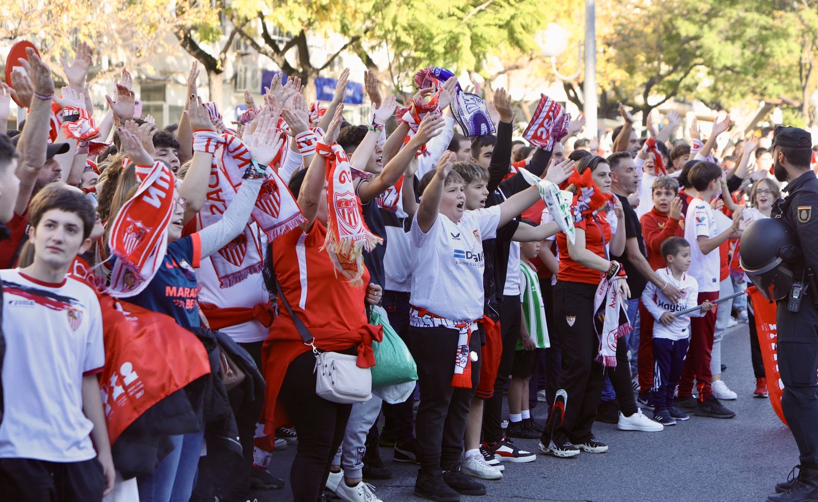 Llegada del Sevilla al Pizjuán