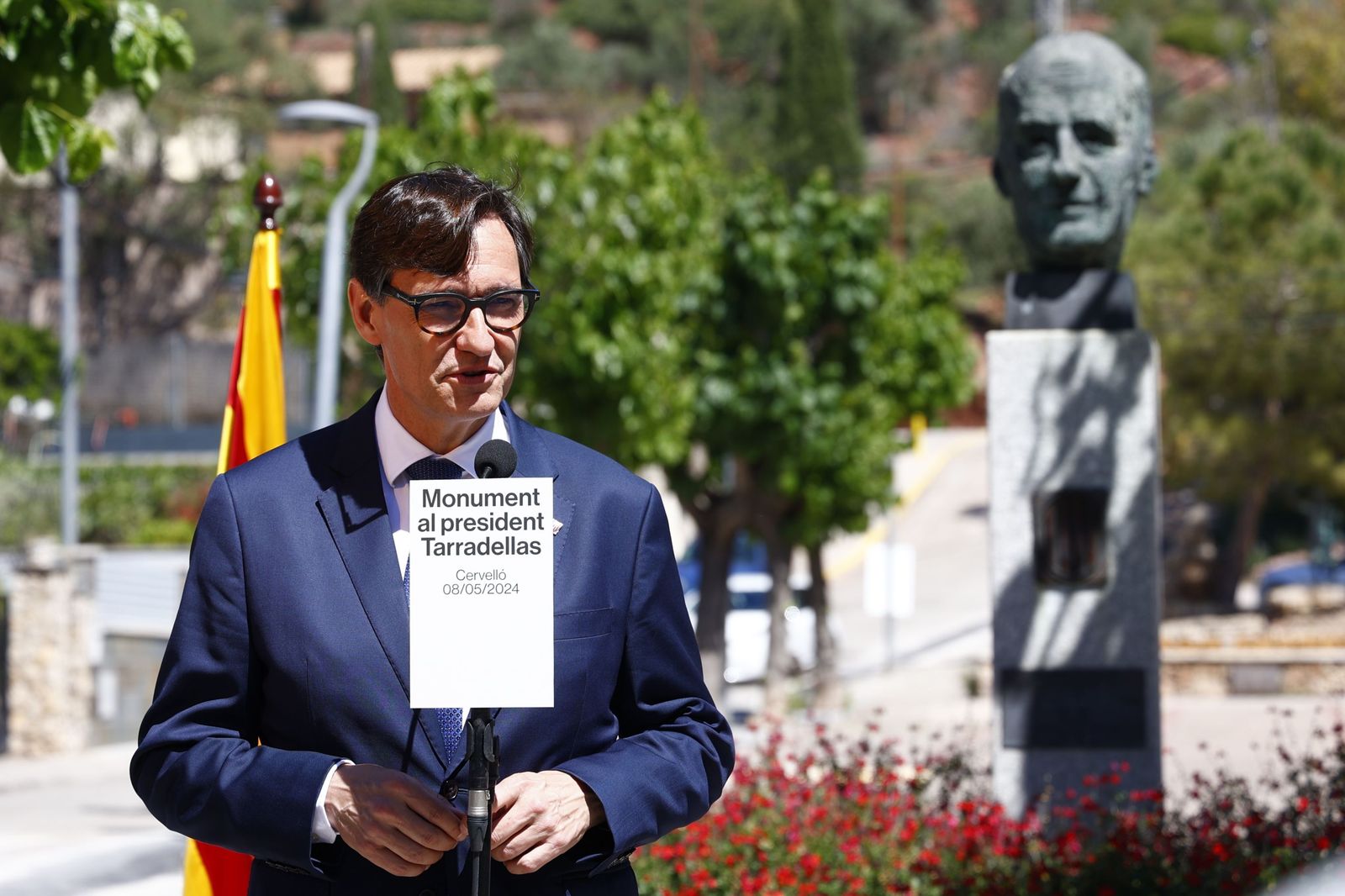 Salvador Illa, candidato del PSC, interviene ayer en un acto de homenaje a Josep Tarradellas en Cervelló, localidad natal del que fue presidente catalán.
