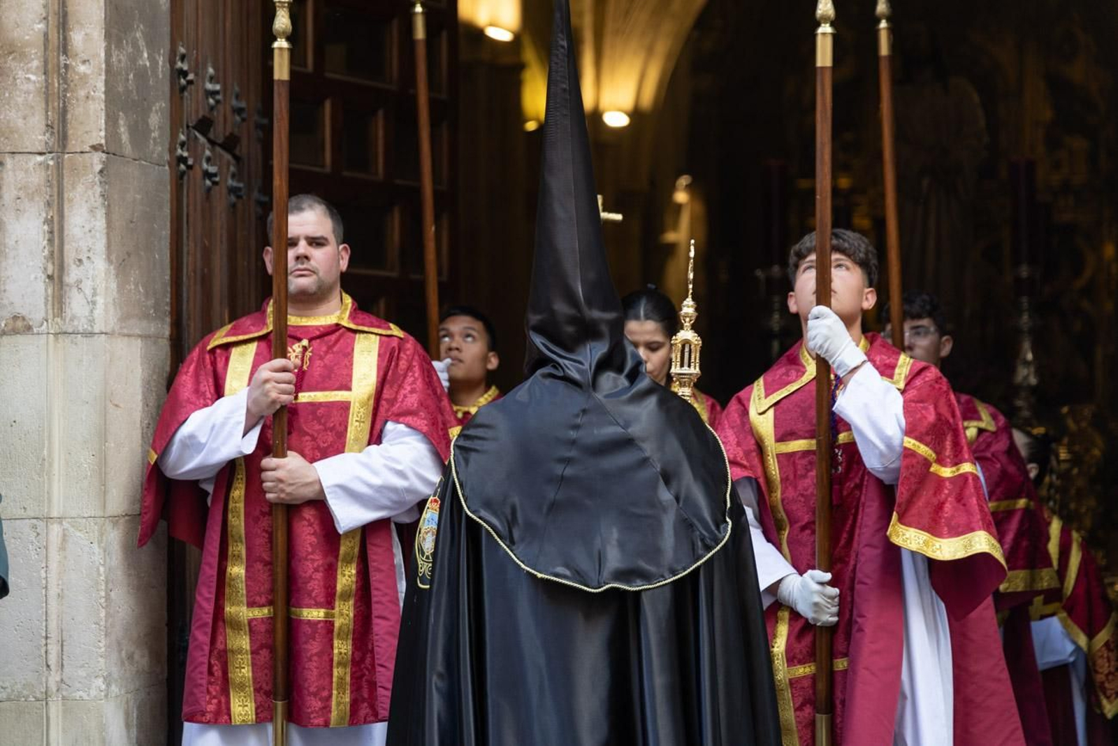 Las cofradías de la Vera Cruz, Expiración y Gran Poder lucen sus cortejos en la calle