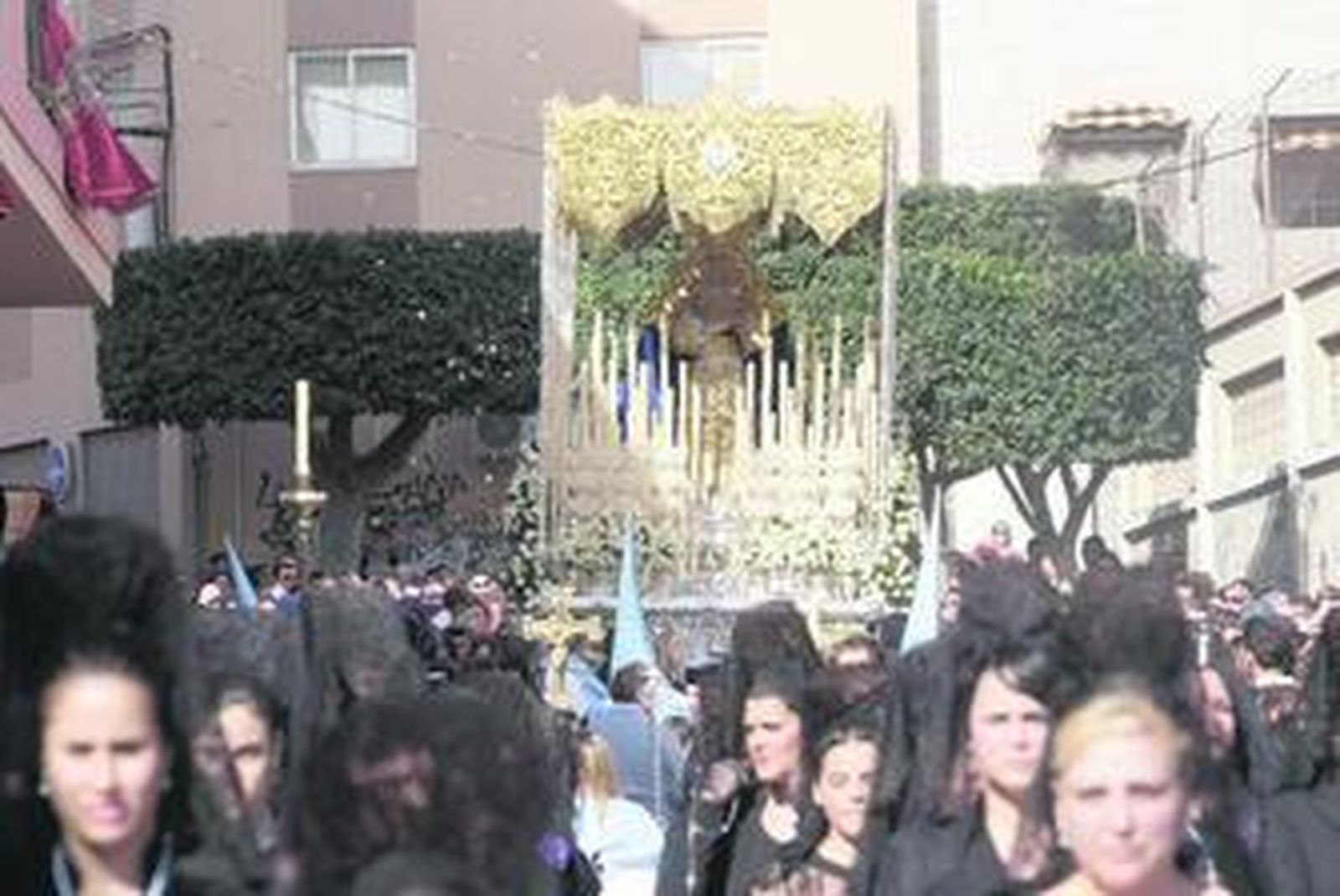 La Pasión almeriense se lleva también en las mantillas