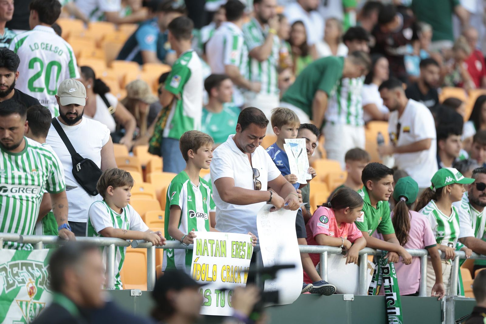 Búscate en las fotos del Betis - Athletic Club