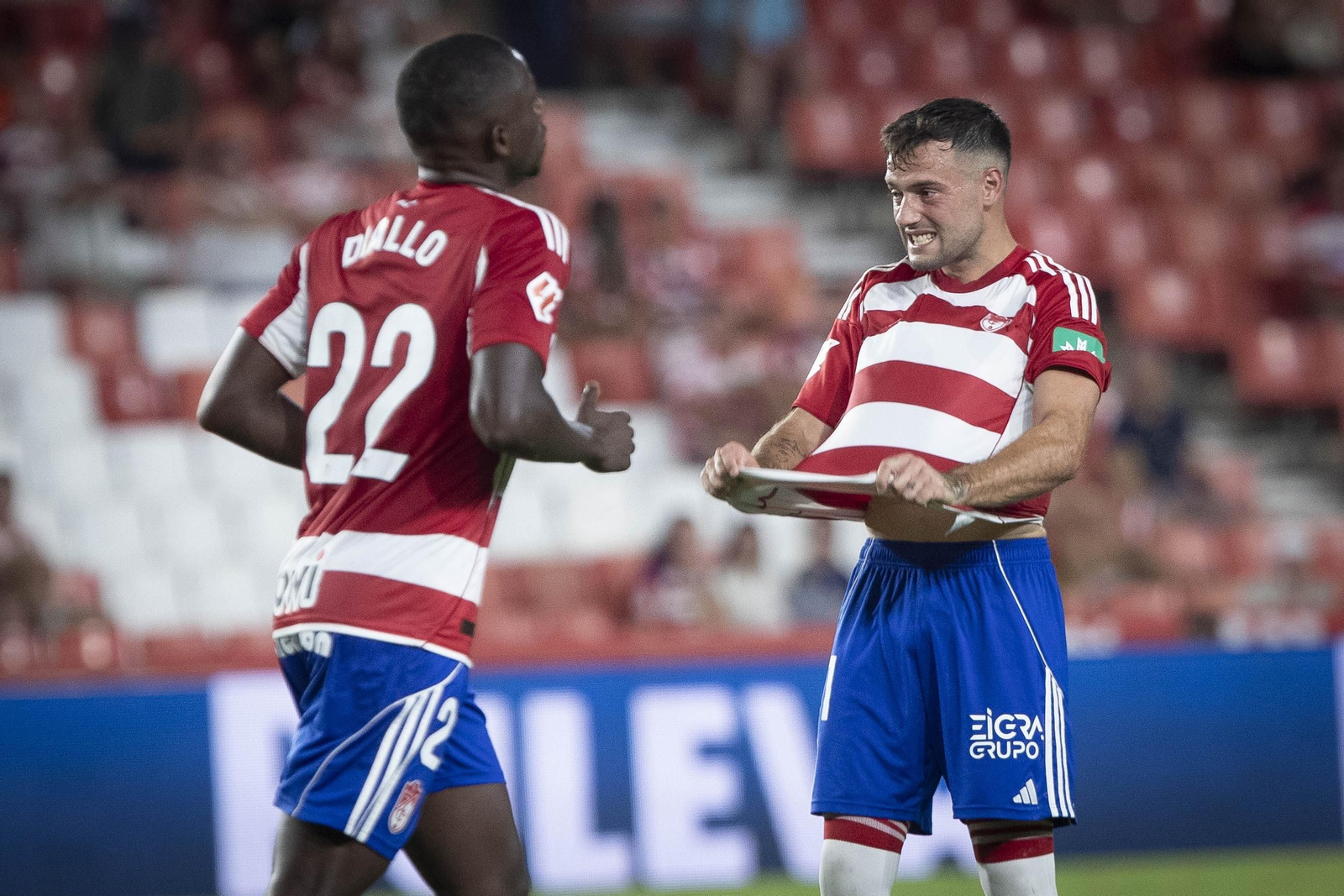 Arnaiz y Diallo en un partido del Granada