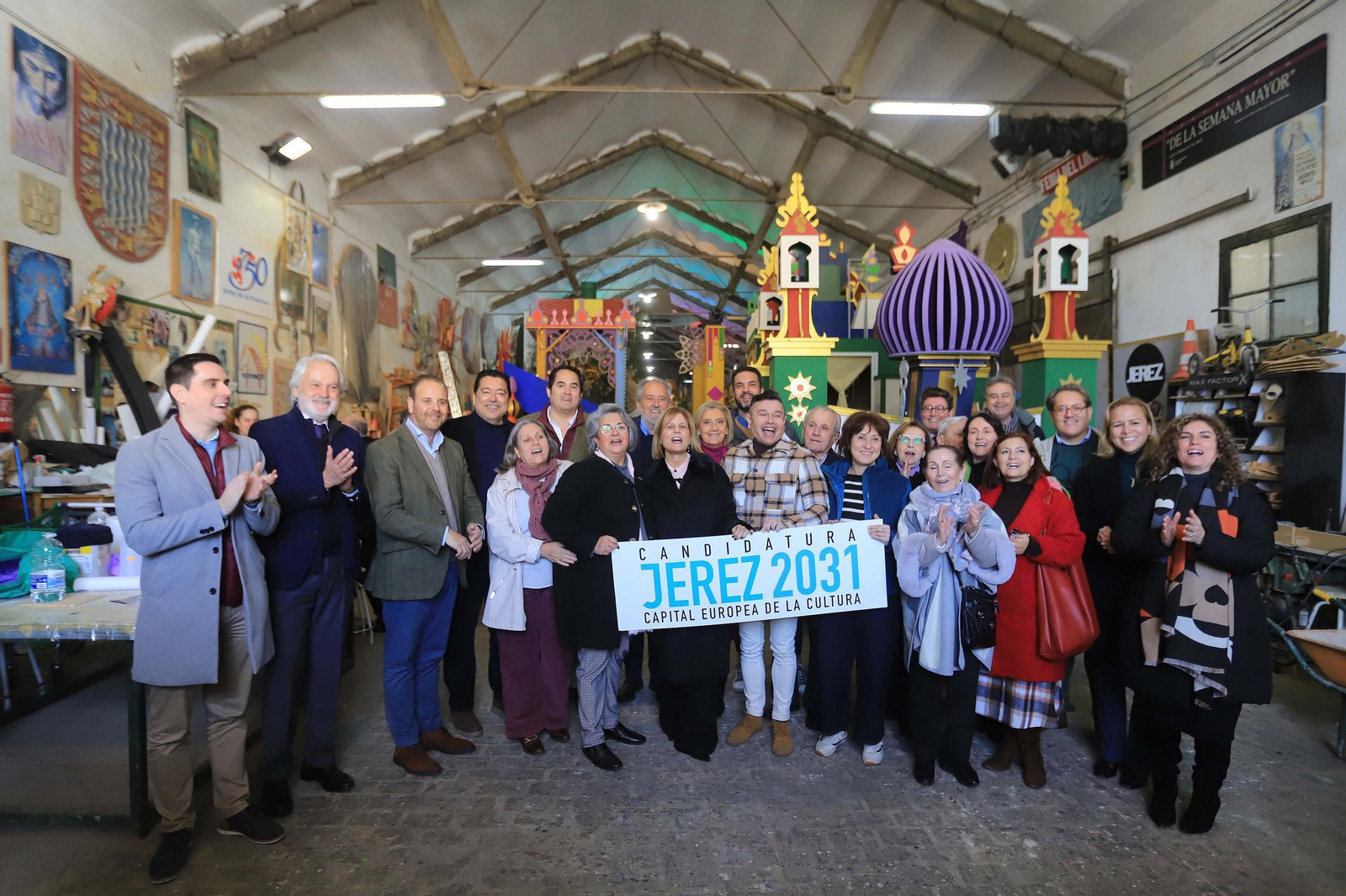 Los Reyes Magos de Jerez visitan sus carrozas