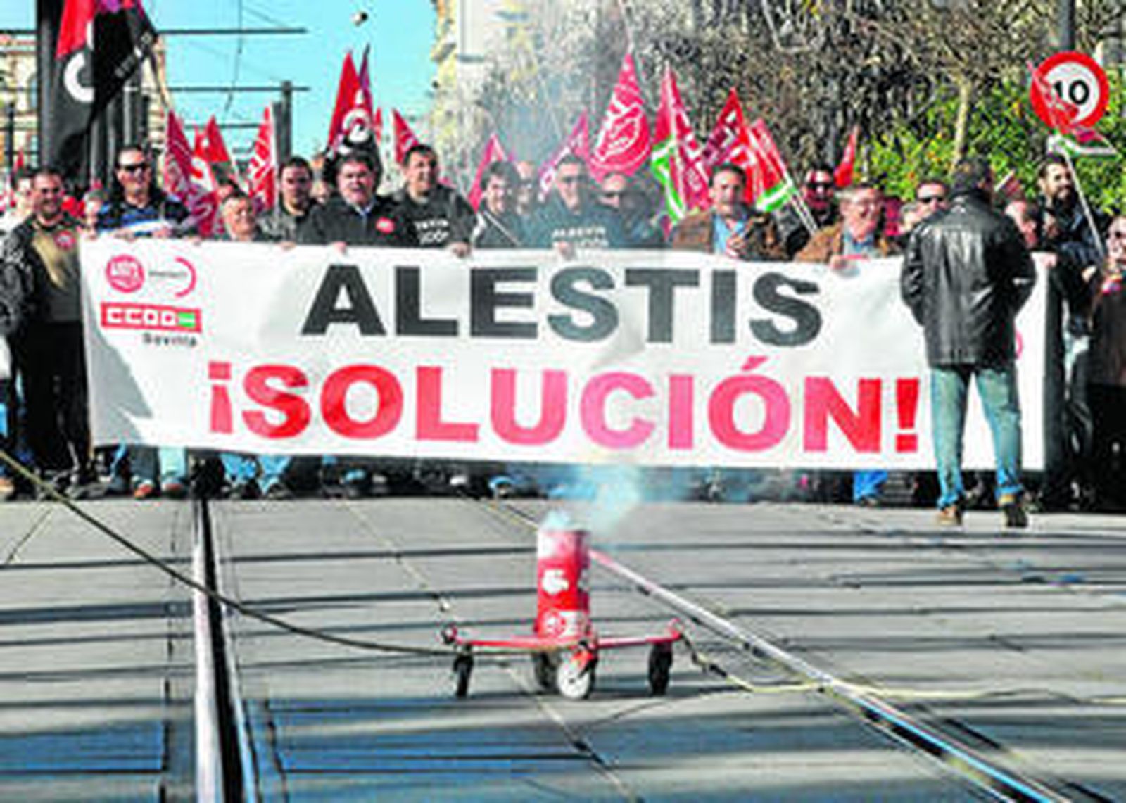 Trabajadores de Alestis en una manifestación reciente contra el ERE presentado por la empresa.