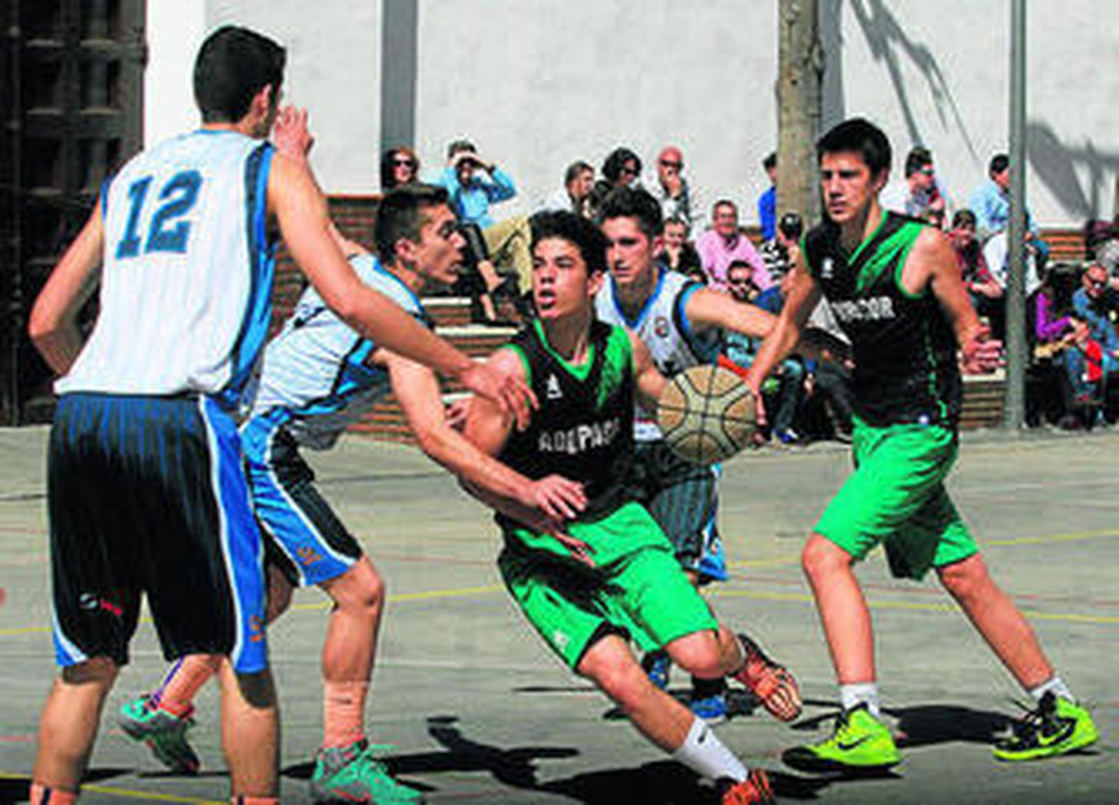 Lance del último duelo entre el Addipacor y el Bball Córdoba.