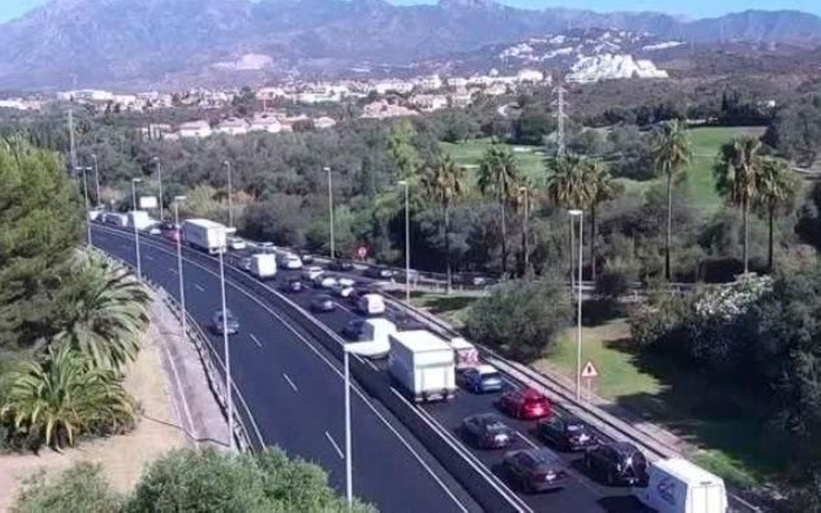 Las retenciones provocadas en la A-7 a causa del accidente.