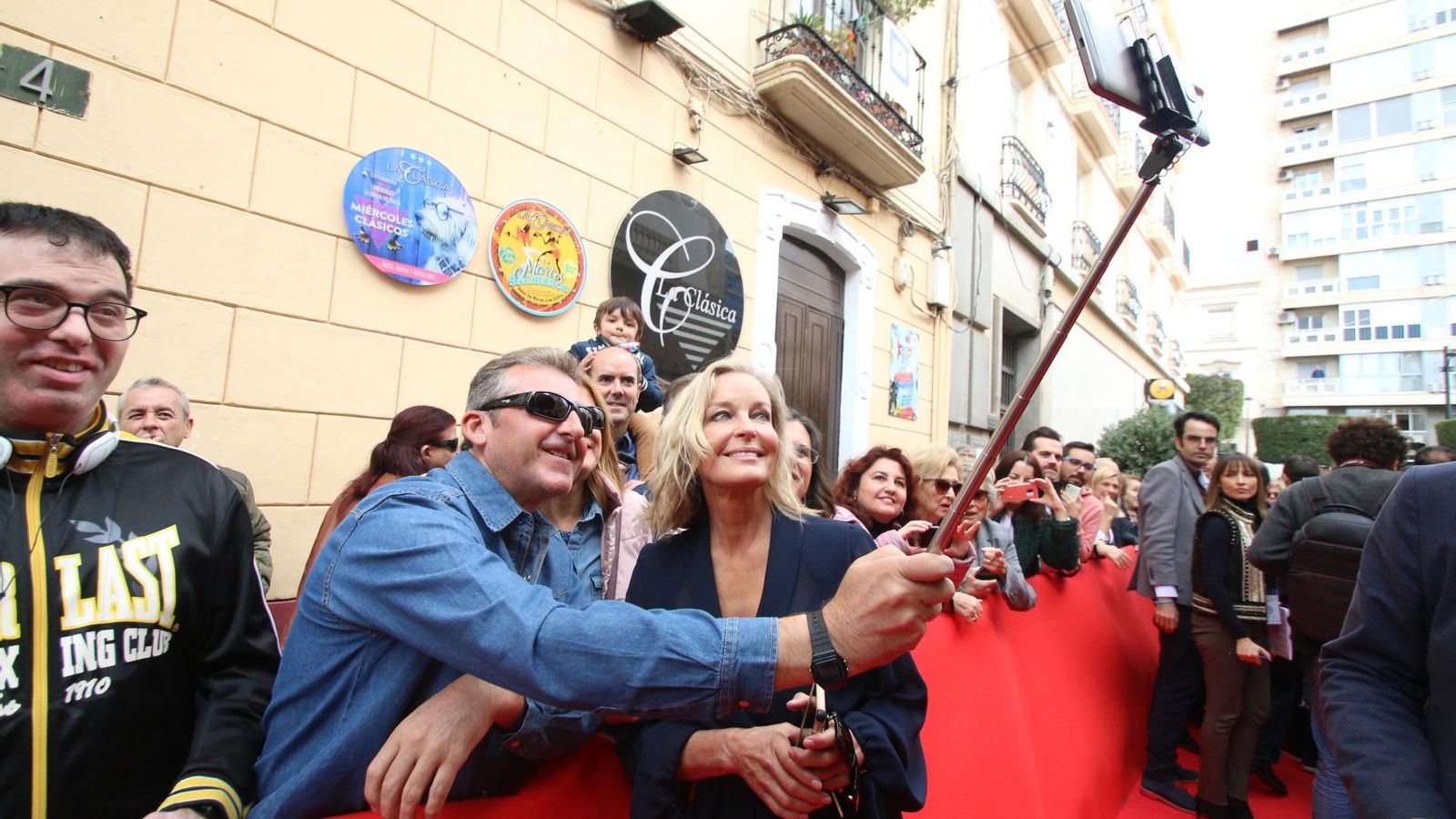 Los almerienses no dudaron en inmortalizar el momento con Bo Derek.