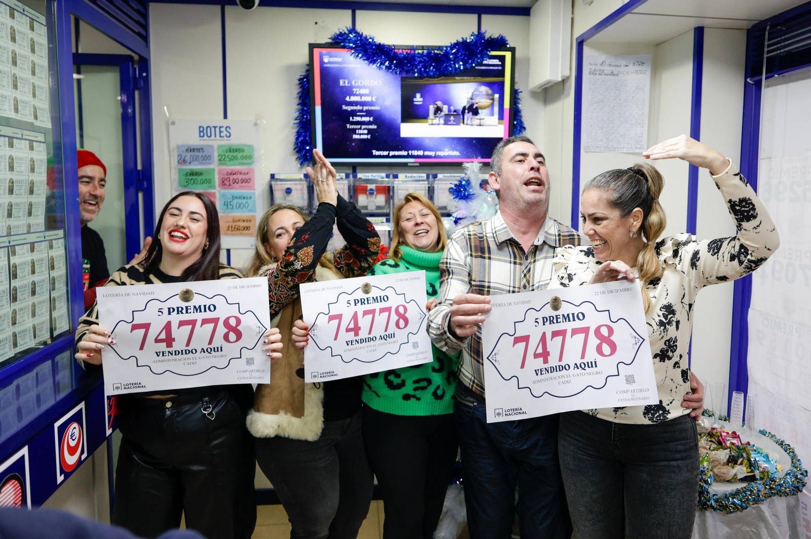 Celebración de un quinto premio de la Lotería de Navidad en José del Toro, en Cádiz