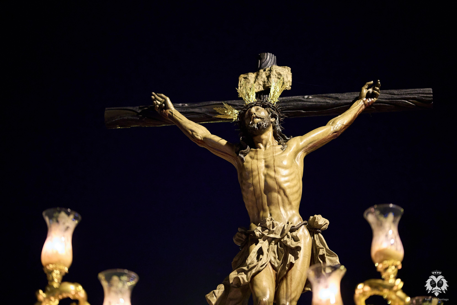 El Cachorro bajo el cielo del Viernes Santo sevillano