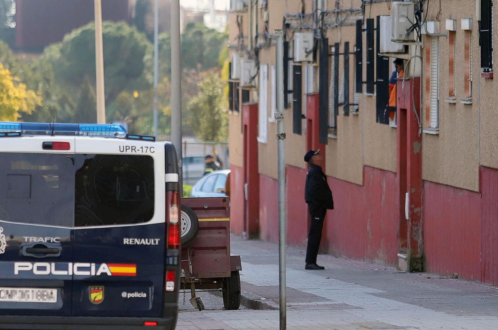 Imágenes del atrincherado que amenazaba con hacer estallar una bombona en el Torrejón, Huelva