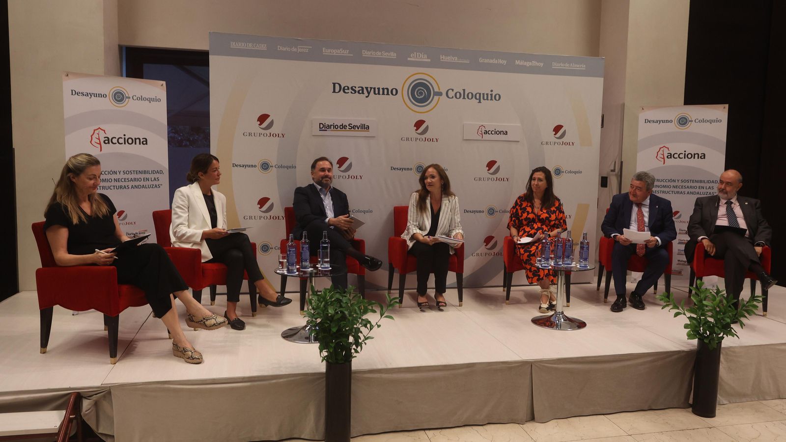 El vídeo del coloquio puede volver a verse en el Canal de Youtube de Grupo Joly