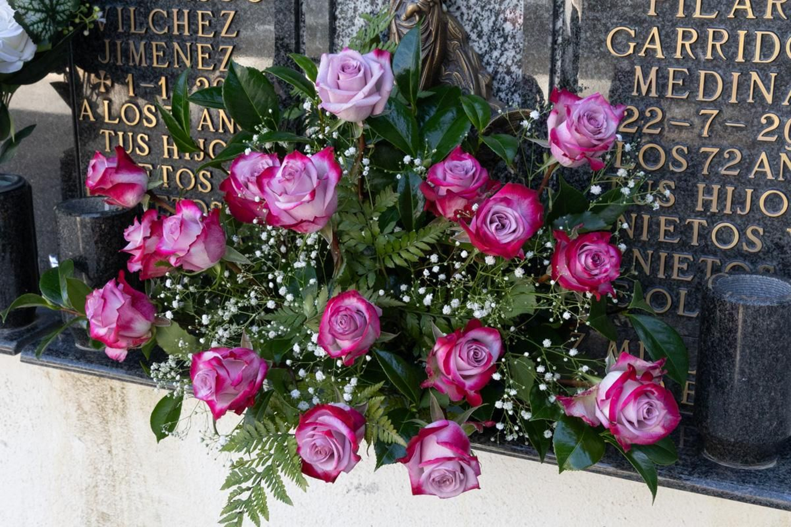 Día de Los Santos en el cementerio de San Fernando y San Eufrasio de Jaén, en imágenes