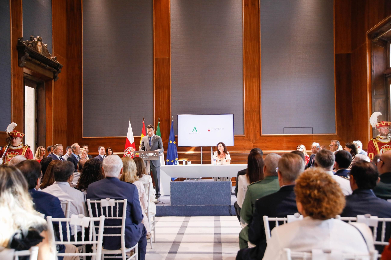 Imágemes de la casa consistorial de Almería