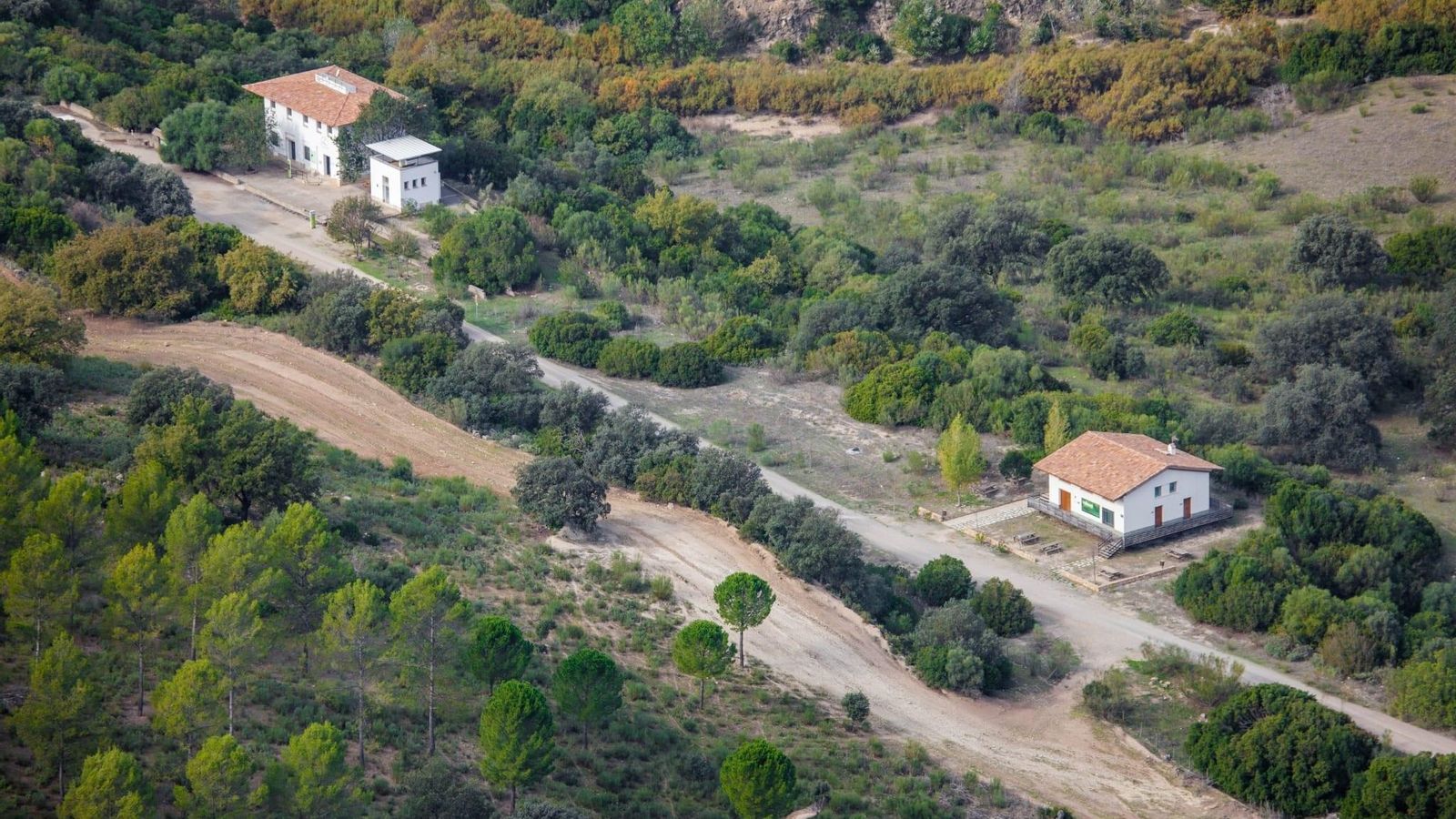 El observatorio de buitres visto desde arriba del Peñón. El observatorio de buitres visto desde arriba del Peñón.