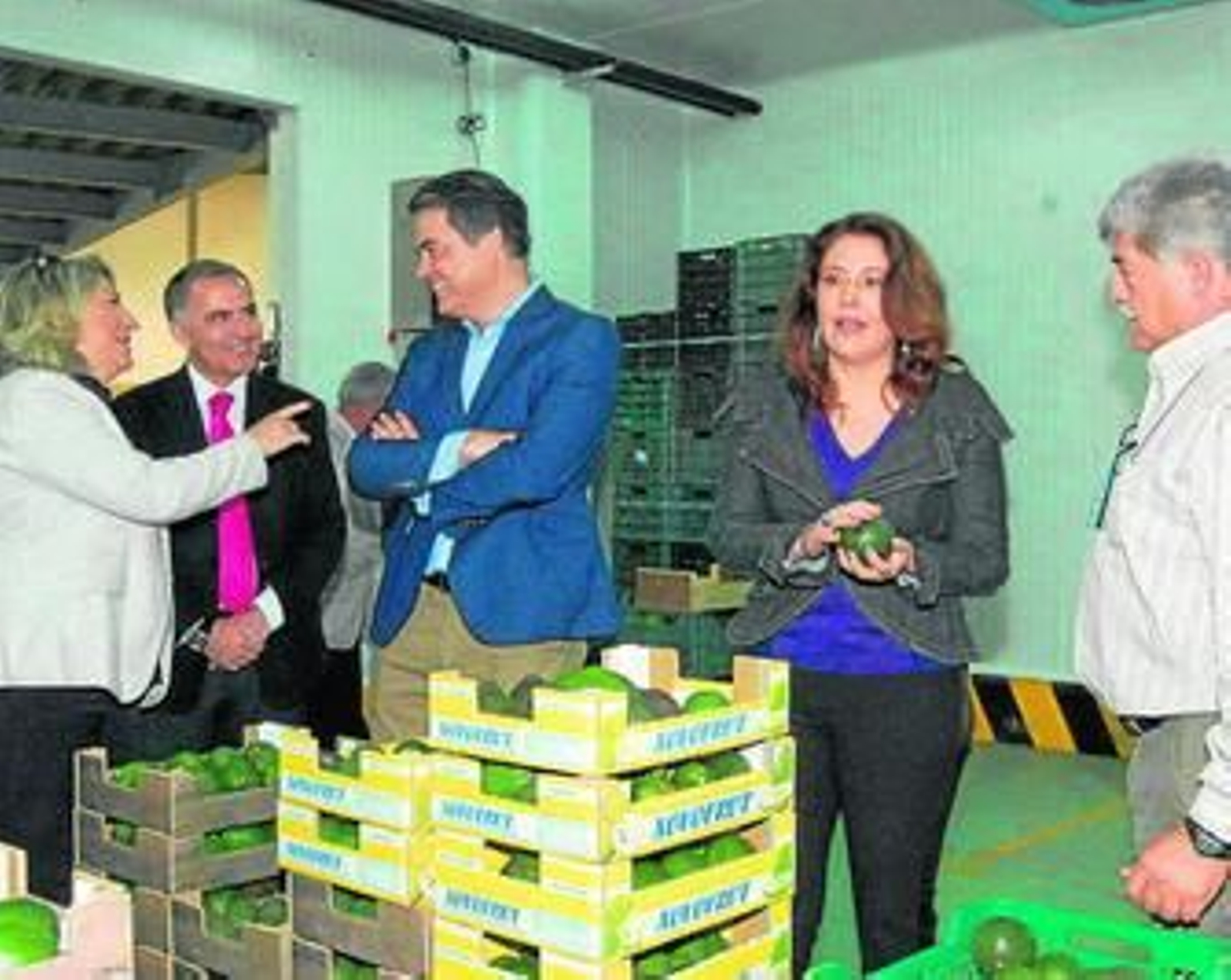 La delegada del Gobierno visitó ayer la comercializadora Novofrut.