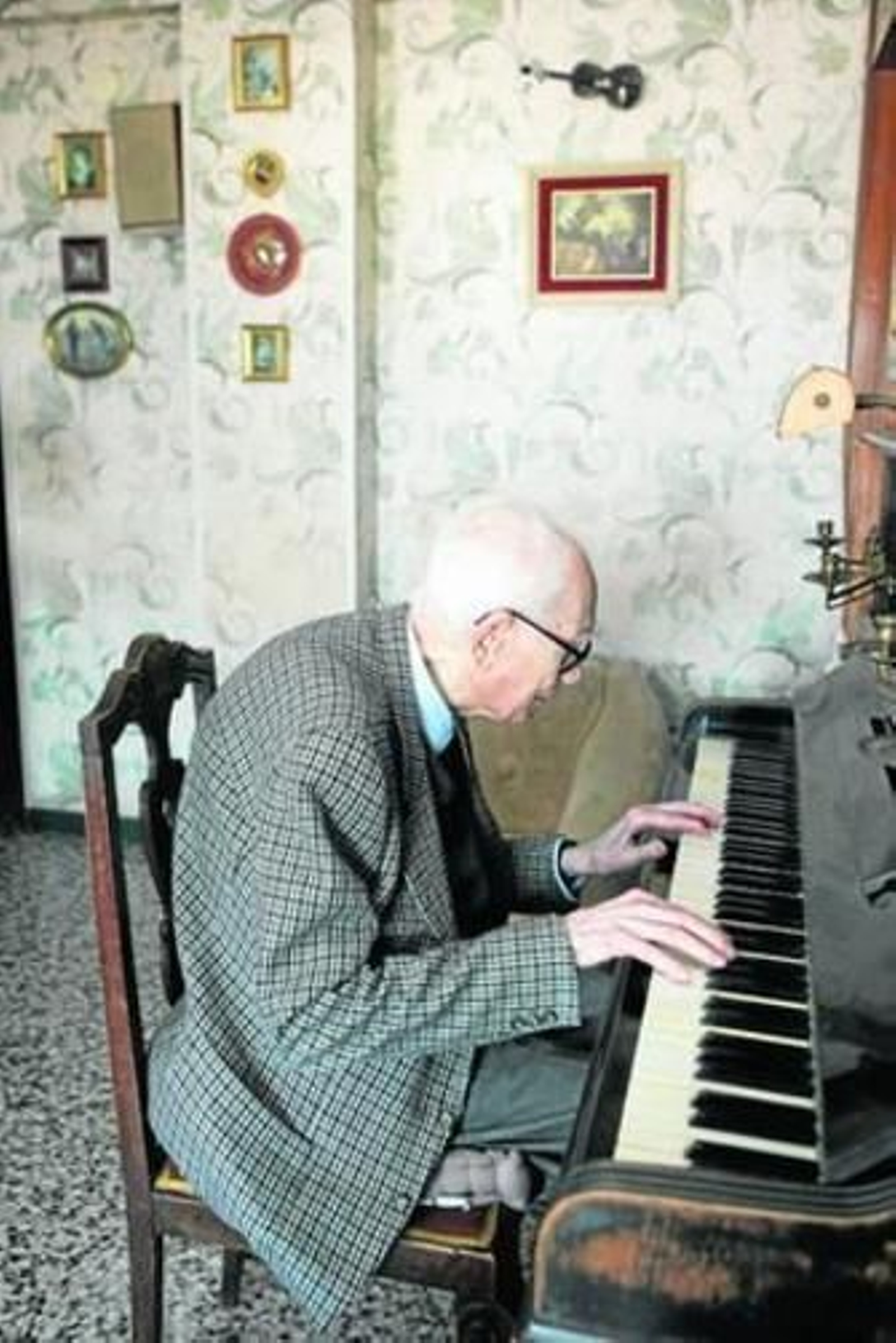 El piano de Francisco Gomis vuelve a sonar para celebrar sus cien años