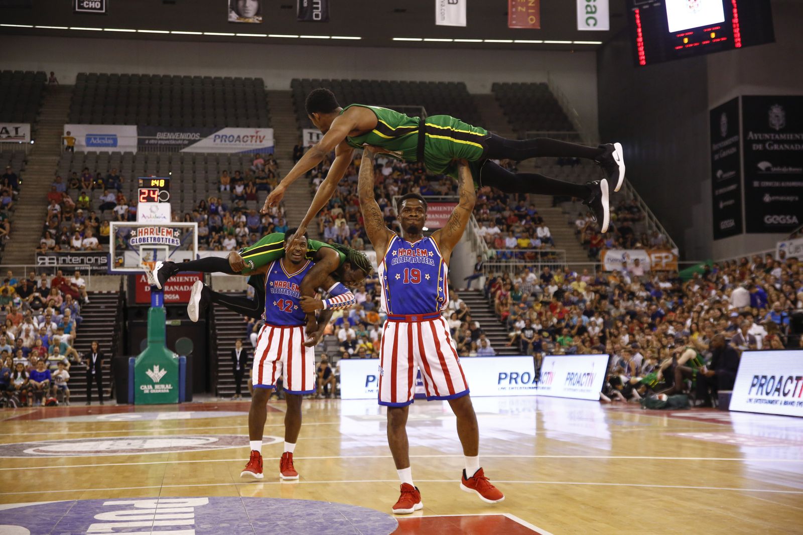 El espectáculo de los Globetrotters inunda el Palacio de Deportes