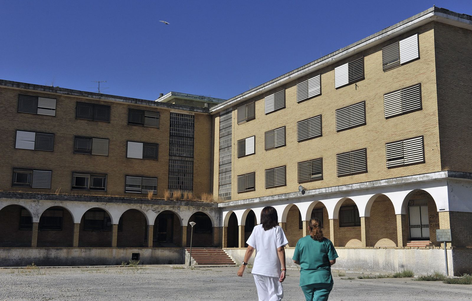 Una imagen reciente del edificio del complejo de Miraflores que será demolido.