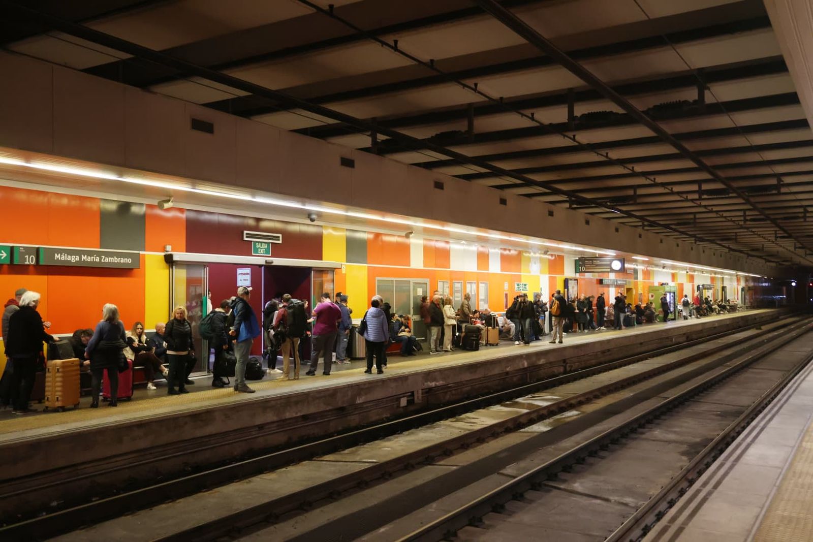 Miles de usuarios del Cercanías de Málaga, sin tren en hora punta por una veintena de cancelaciones