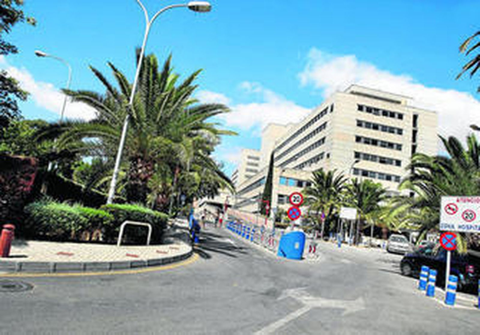 Entrada al Hospital Materno Infantil de Málaga.