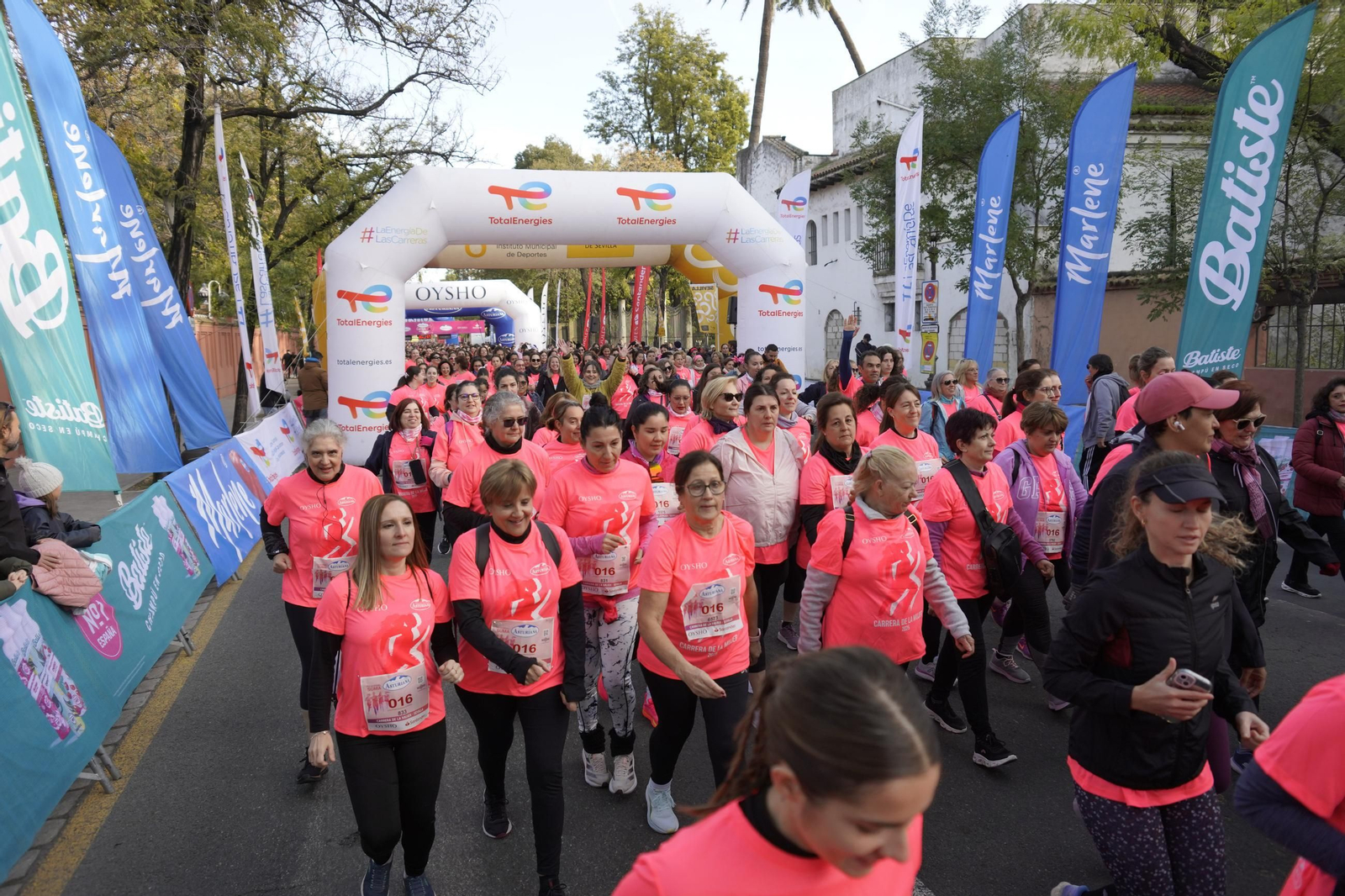 Búscate en las fotos de la Carrera de la Mujer de Sevilla