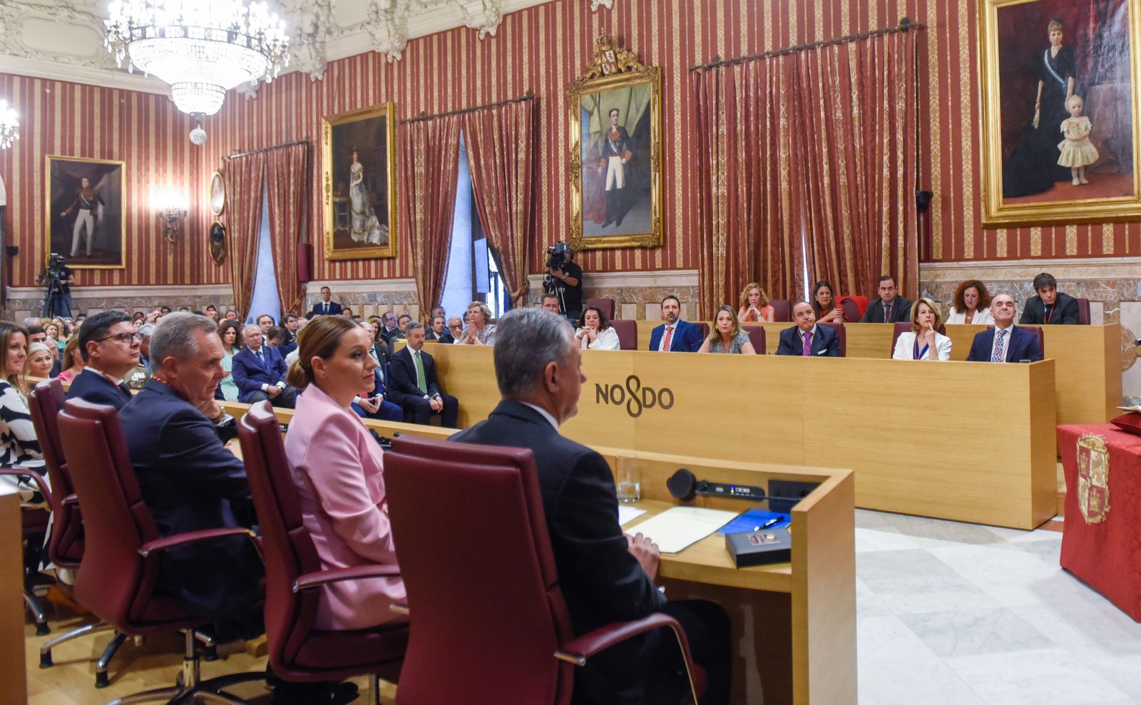 La investidura de José Luis Sanz como alcalde de Sevilla, en imágenes