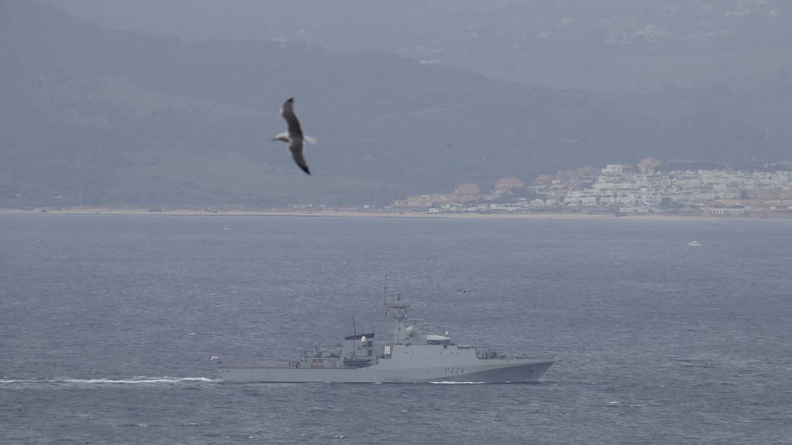 Las fotos del buque de guerra de la Royal Navy "HMS Trent" llegando a Gibraltar