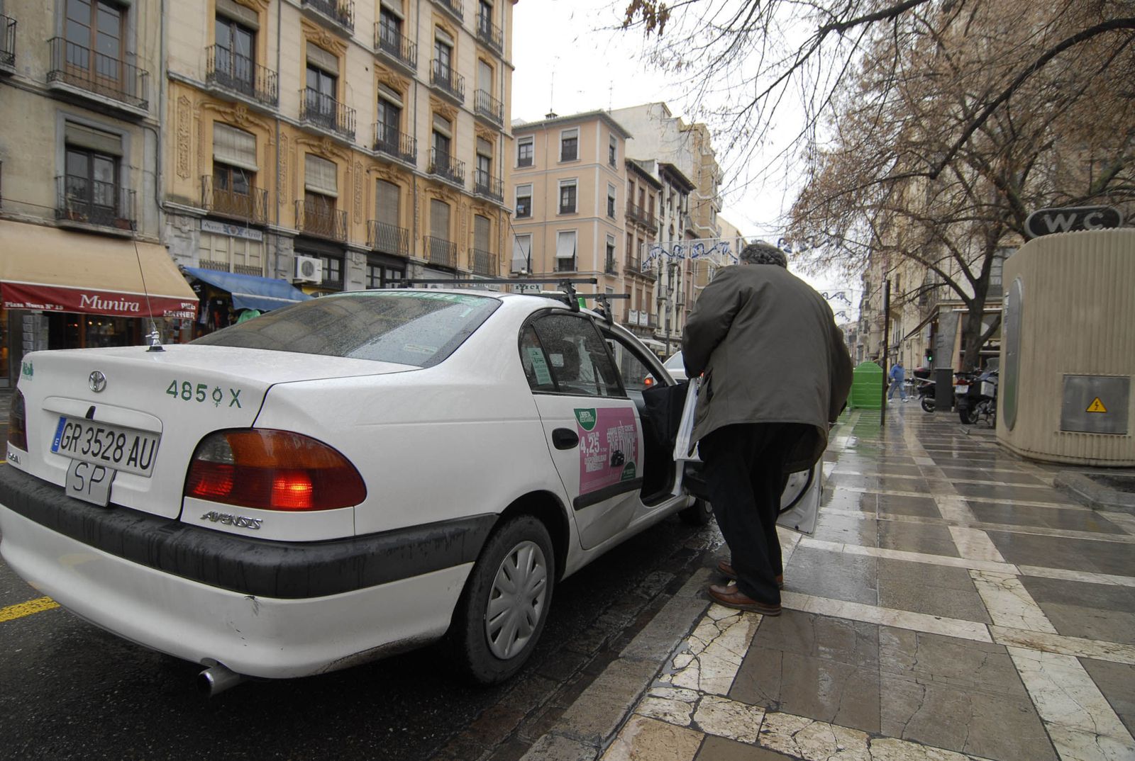 La situación afecta a todos los taxistas del país, que reclaman soluciones.