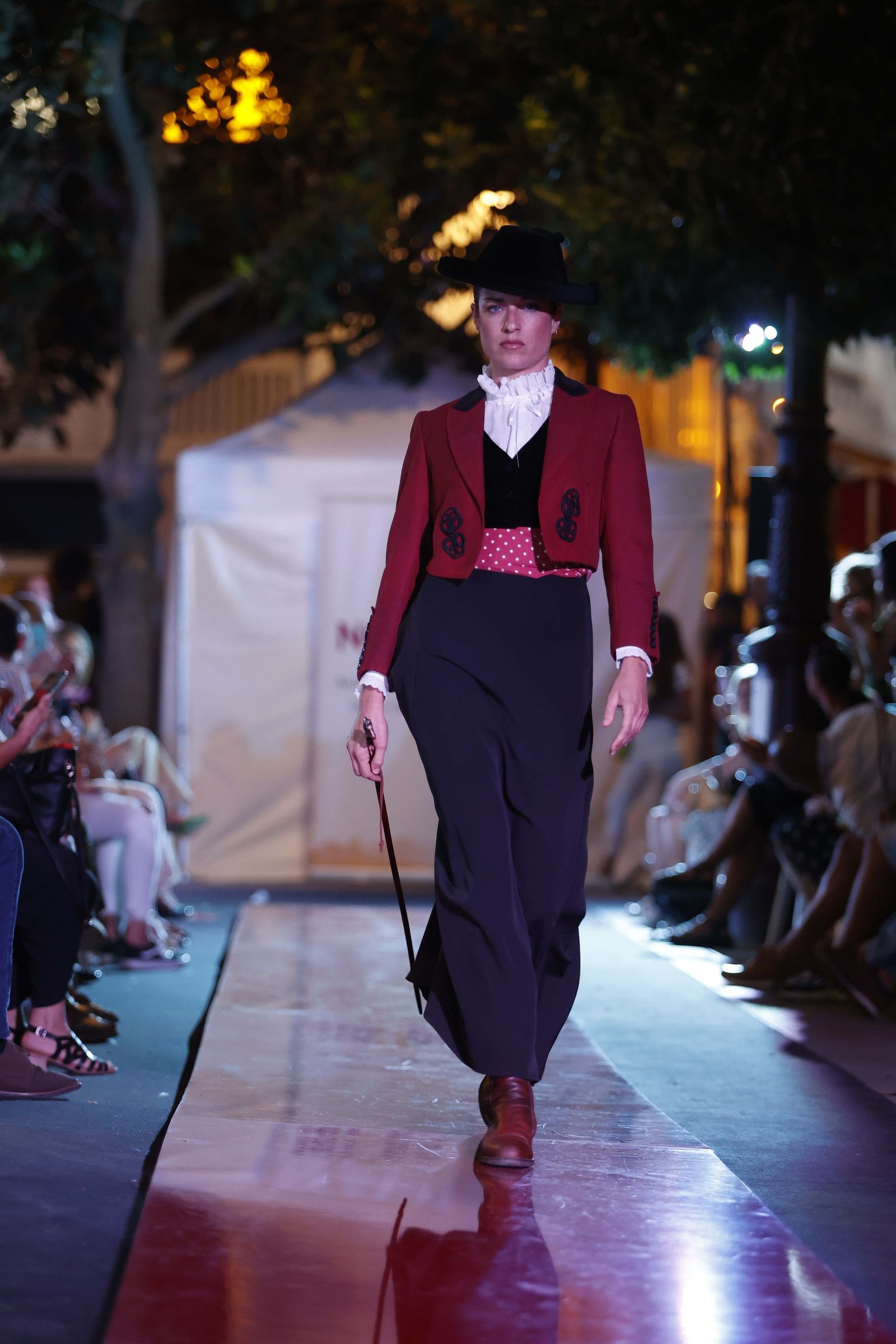 Las imágenes del Desfile de Jóvenes Diseñadores en la Plaza de la Magdalena