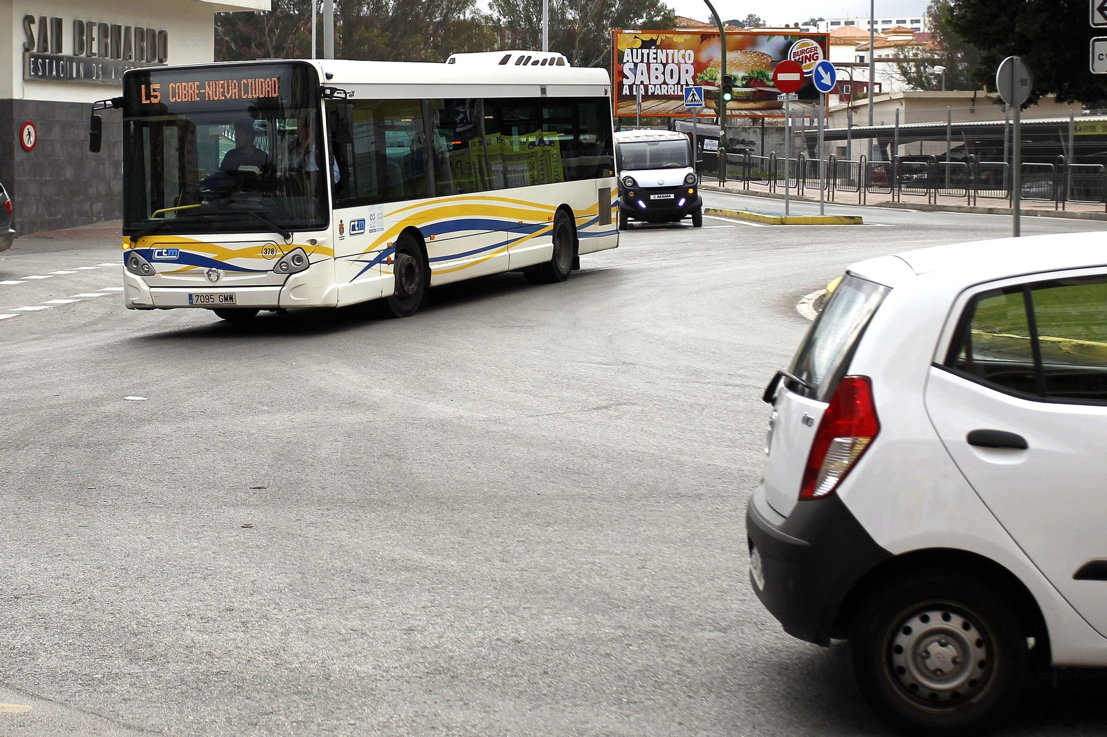 Un autobús del servicio urbano de Algeciras.