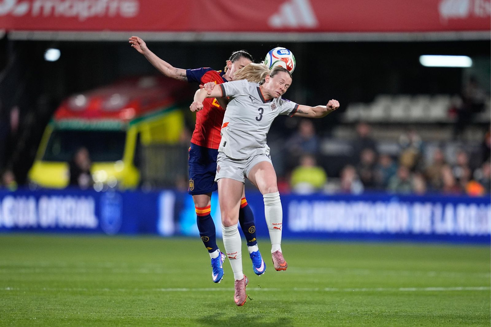 Las fotos del España-Islandia de fútbol femenino