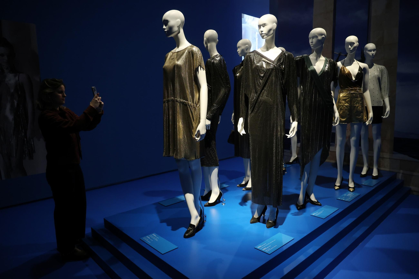 Todos los detalles de la exposición de Versace en Málaga, en imágenes